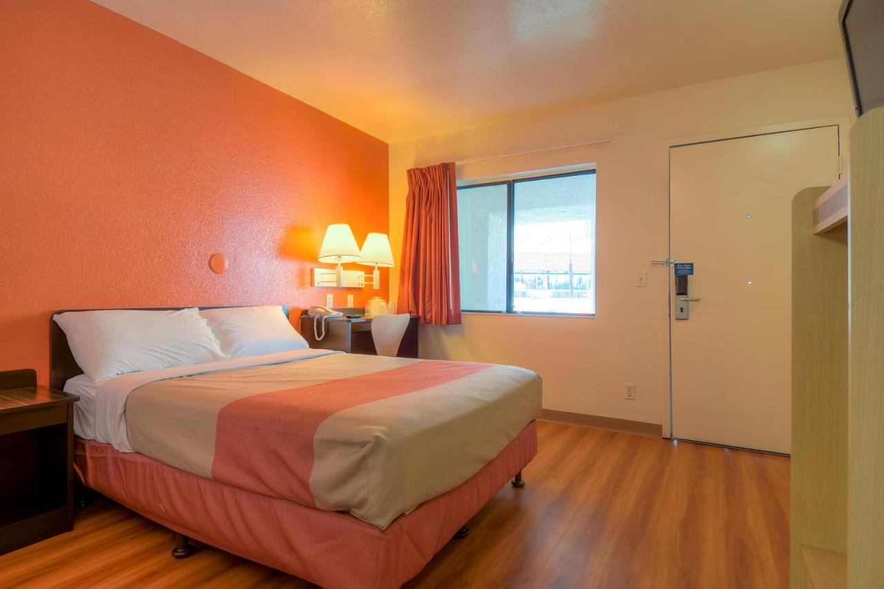 Motel 6-Palm Springs, Ca - Downtown Εξωτερικό φωτογραφία