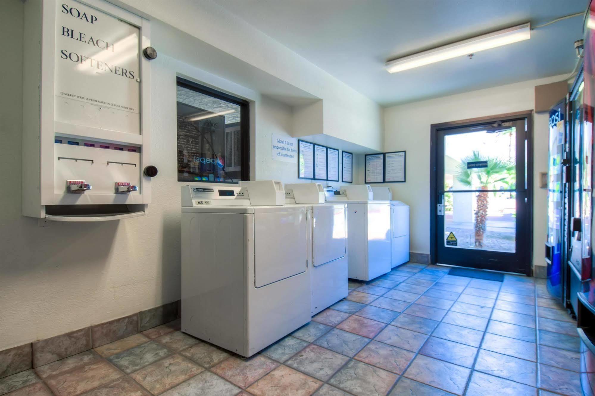 Motel 6-Palm Springs, Ca - Downtown Εξωτερικό φωτογραφία