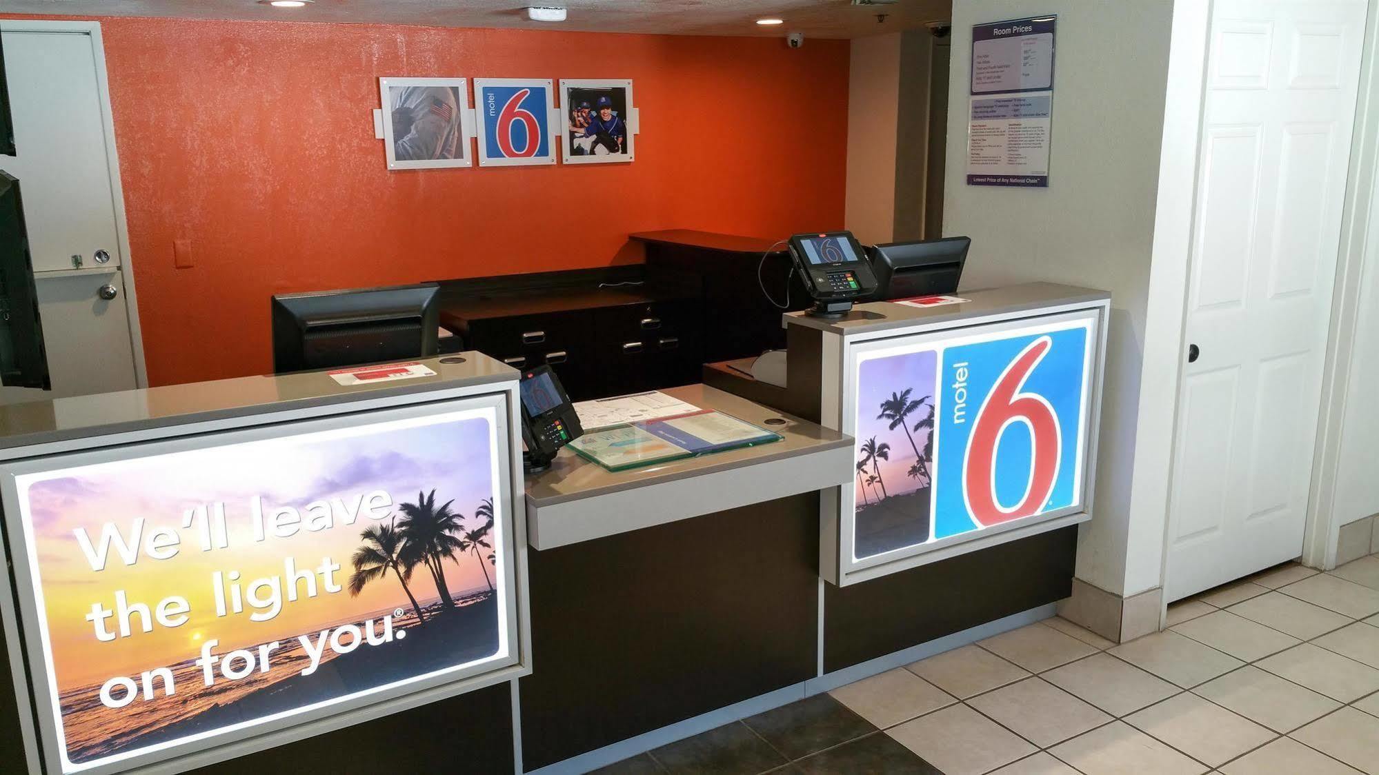 Motel 6-Palm Springs, Ca - Downtown Εξωτερικό φωτογραφία